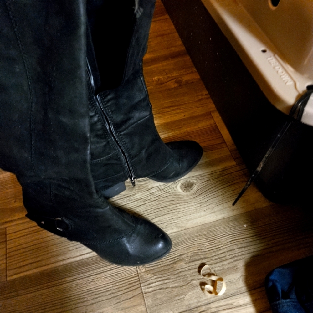 Fergalicious size 8 knee high boots